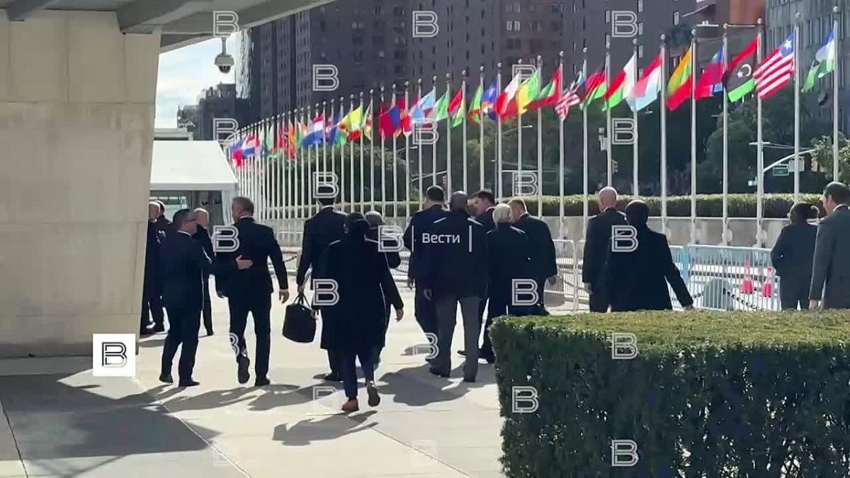 "Я надеюсь, что Россия уйдет из Украины": глава МИД Польши Радослав Сикорский так и не ответил на вопрос журналиста ИС "Вести" Дениса Давыдова, когда польские власти перестанут заботиться о Зеленском и начнут заботиться о...