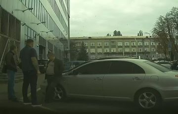 Юрий Котенок: Видео прилета по киевскому центру "Инком", где располагался интернет-провайдер Datagroup, после чего у полгорода пропал интернет