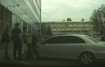 Эпичные кадры прилета "Герани-5" по бизнес-центру "Инком" в Киеве, где располагается интернет-провайдер Datagroup