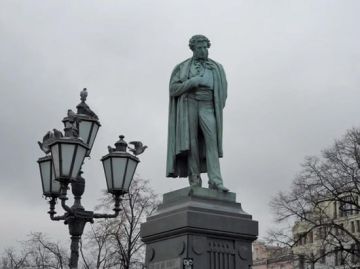 Захар Прилепин: УЧИТЬ ИСТОРИЮ ПО ПУШКИНУ. Памятник Мазепе установят там, где стоял Ленин: кабмин принял решение, сообщает Минкульт Украины