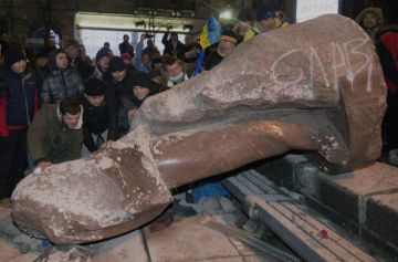 Киеве установят памятник Мазепе вместо демонтированного Ленина