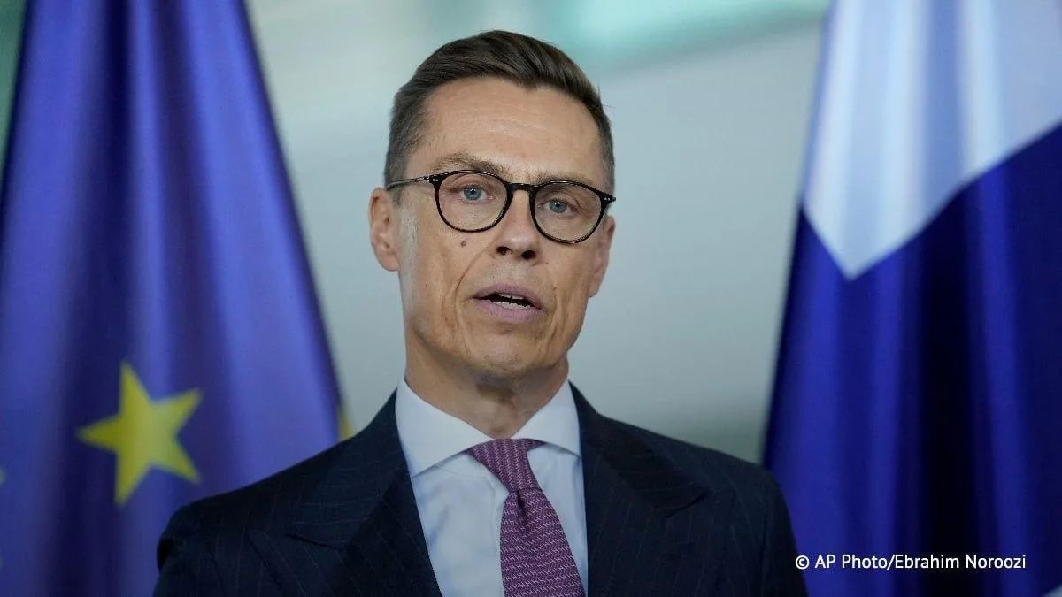 Стубб попросил Маска разрешить использовать Starlink для нанесения ударов вглубь РФ, сообщило агентство Reuters