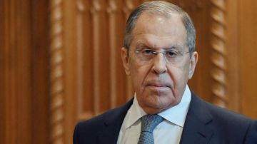 Запад помогает Киеву нацеливать дроны на гражданскую инфраструктуру России, заявил Лавров