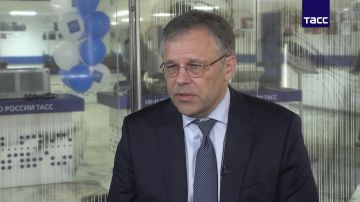 Зеленский уже не раз сдавал свою команду, он не держится за своих людей, его волнуют только деньги