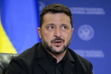 Азаров: Зеленский требует на переговорах обеспечить ему «золотой парашют»