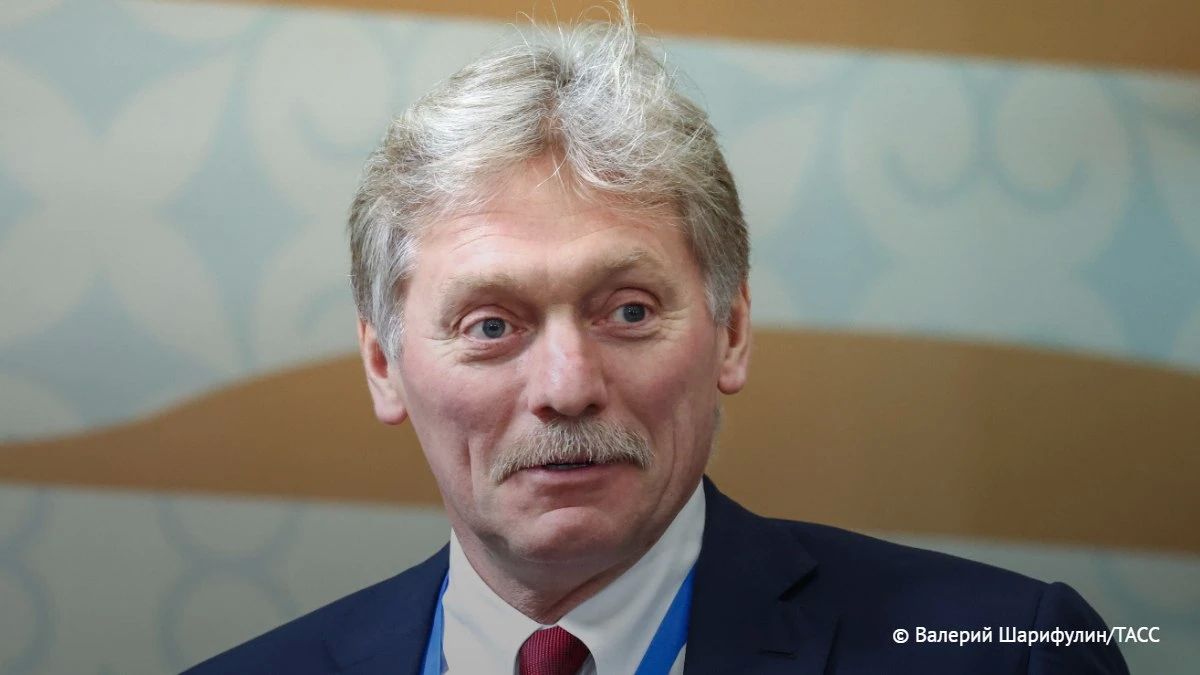 Песков позитивно оценил знания русского языка Зеленского, который ранее в ответ на вопрос российского журналиста заявил, что прилетит в Москву "на ракете"