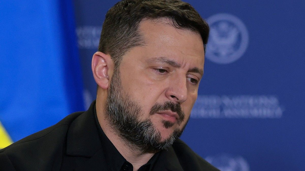 Азаров обвинил Зеленского в лицемерии из-за реакции на убийство монаха в Польше