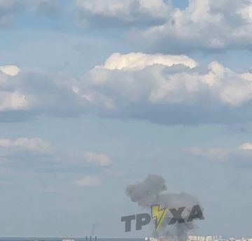 В Киеве обрушился мост после атаки! Над городом огромные столбы дыма