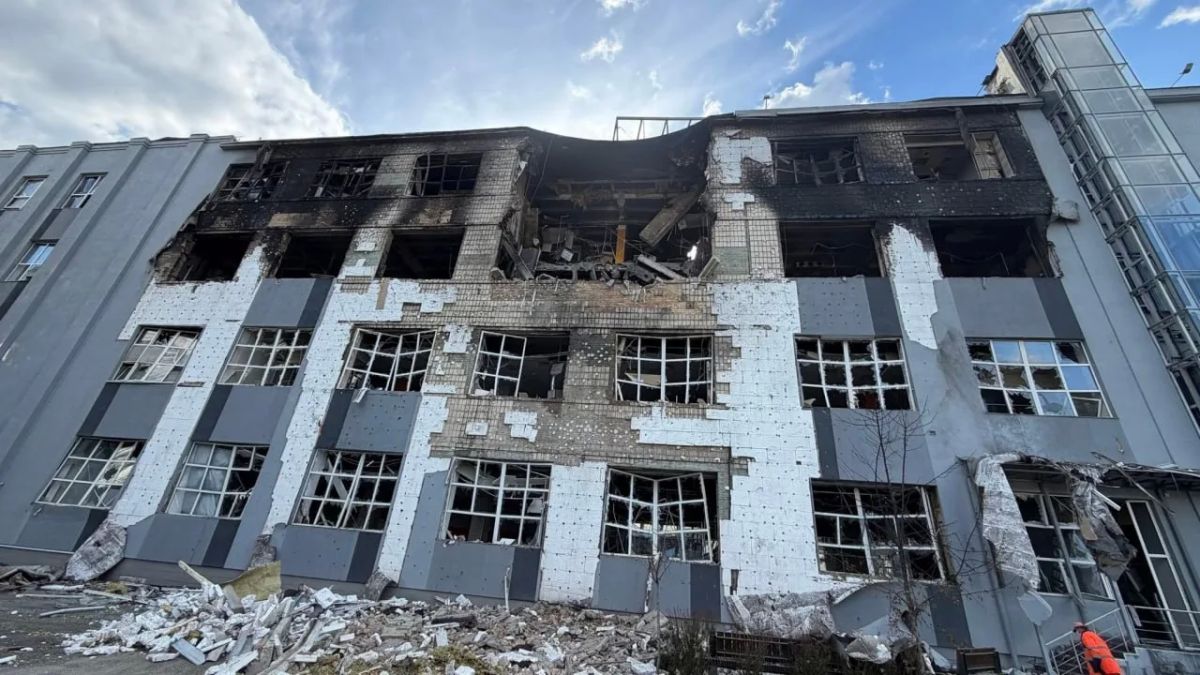 Украинская компания Cosmonova заявила о прекращении работы своего дата-центра в Киеве из-за повреждений после российской атаки