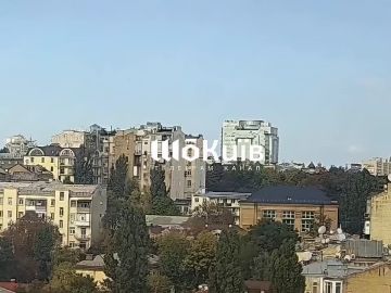 Момент прилета "Герани-5" по зданию Национальной академия наук Украины в Киеве