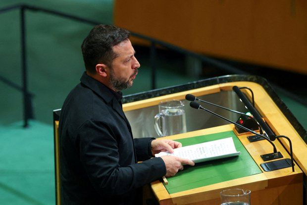 Азаров: Политика Зеленского направлена на уничтожение Украины