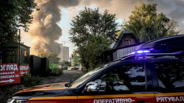 Политика Зеленского — самоубийственна для Украины: эксперты о ситуации в стране