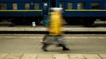Украинцы массово покидают города