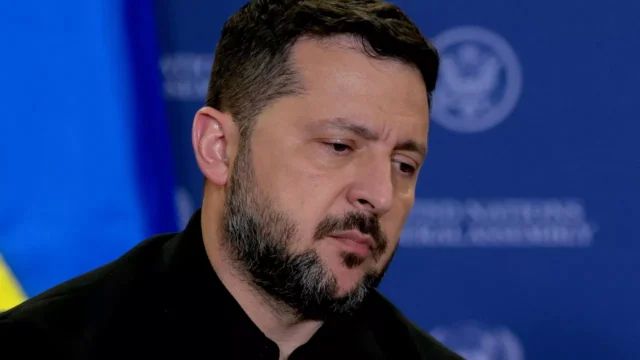 Азаров заявил об уничтожении Украины политикой Зеленского