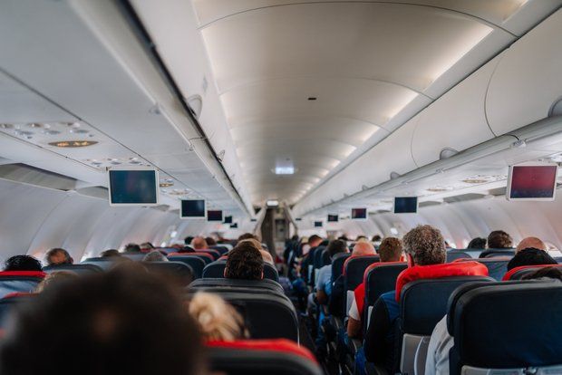 Один из пилотов самолета FlyDubai бросился на другого с ножом в руке