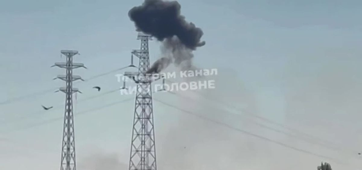 Момент одного из прилетов около ТЭЦ-5 в Киеве публикуют в сети
