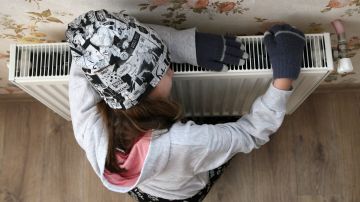 Будет невыносимо тяжело: украинцы готовятся к зиме без света, воды и связи