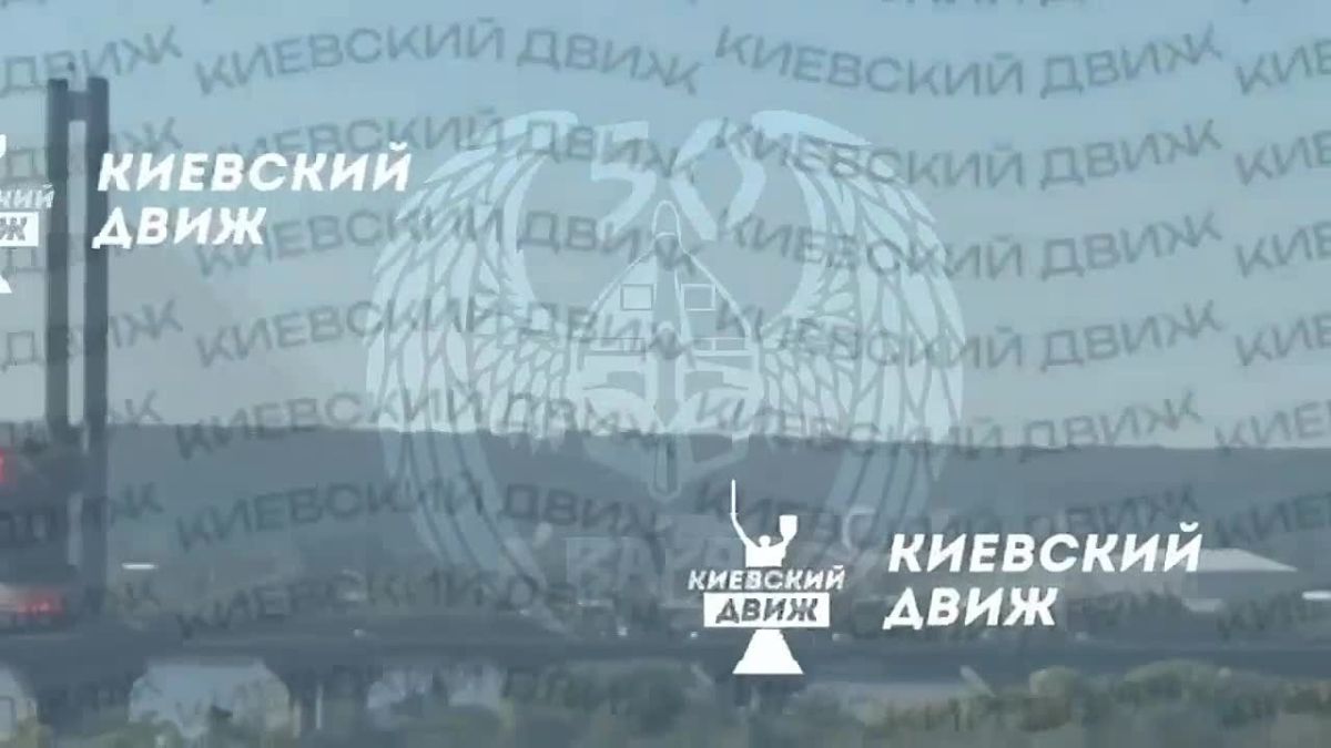 Новое видео ударов телеуправляемых "Гераней" по целям в Киеве и области
