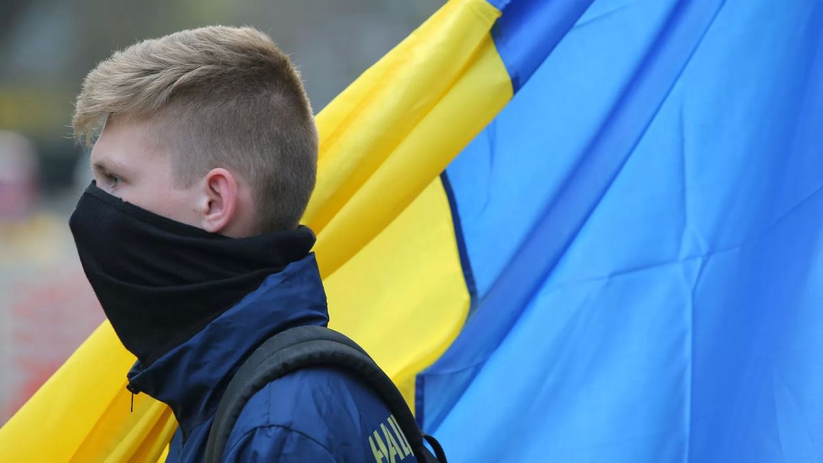 В духе бандеровцев: к чему Киев стал готовить студентов в вузах Украины