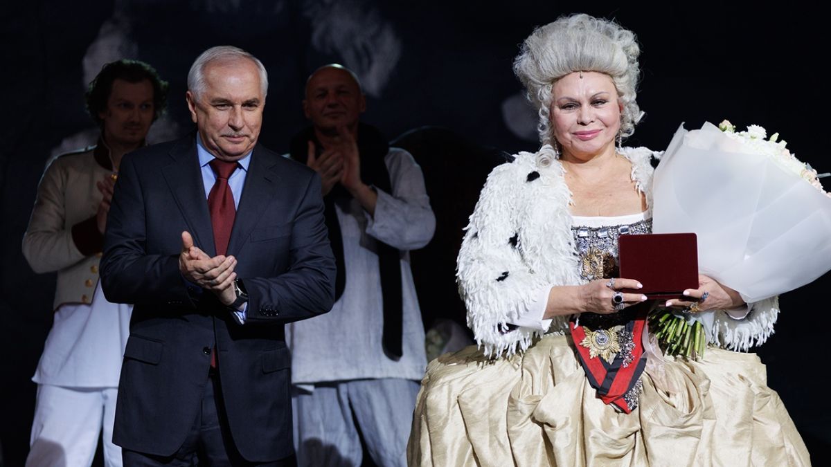 Горемыкин вручил орден «За заслуги перед Отечеством» Ольге Богдановой