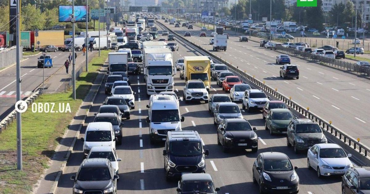 Киевляне массово покидают город из-за транспортного коллапса