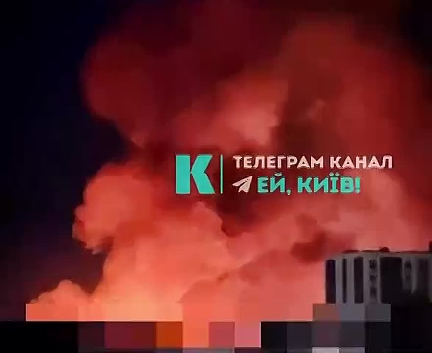 Под Киевом после удара пылает склад одного из крупнейших фармдистрибьюторов Украины