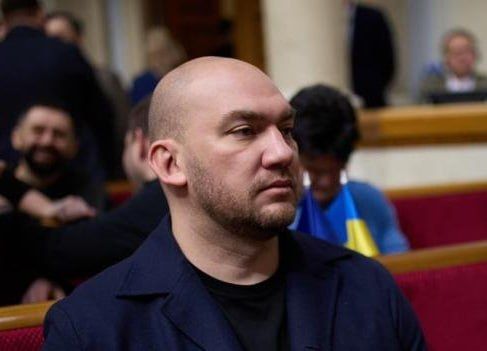 Учителя уже жалуются на задержки и неполные выплаты зарплат, — нардеп Леонов