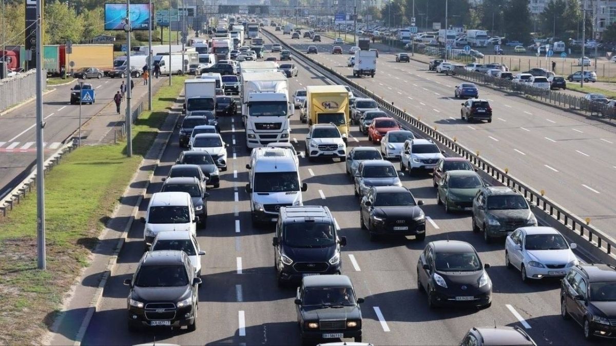Удары по мостам привели к транспортному коллапсу в Киеве