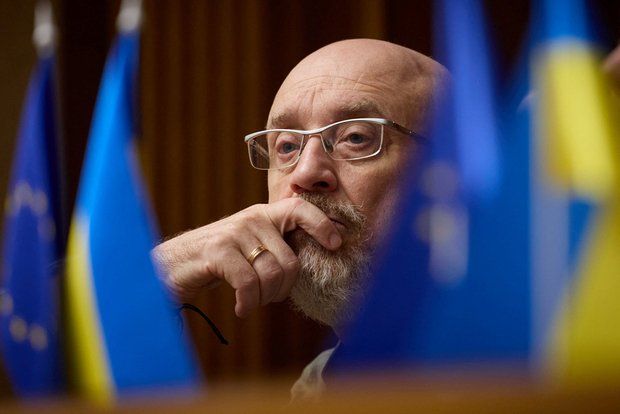 Бывших глав Минобороны Украины Федорова и Резникова объявили в международный розыск