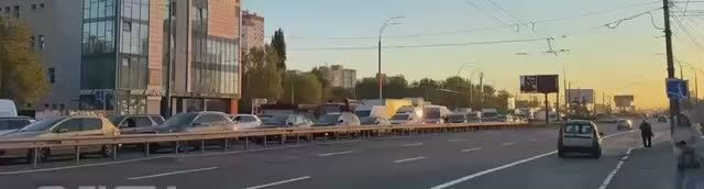 Российские военные поразили Северный автомобильный мост через Днепр в Киеве, сообщило Минобороны