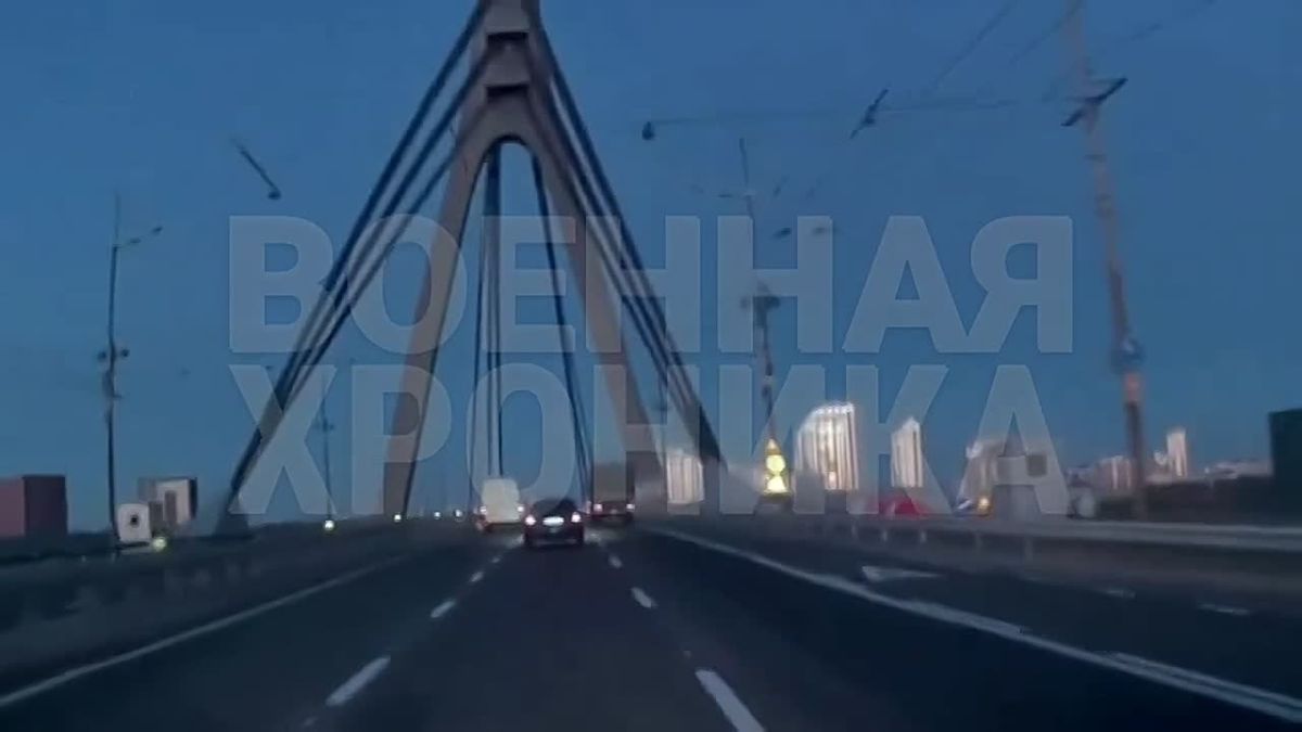Кадры прилёта по Северному мосту в Киеве