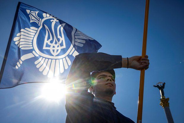 На Майдане началась акция против правительства по призыву бойца ВСУ