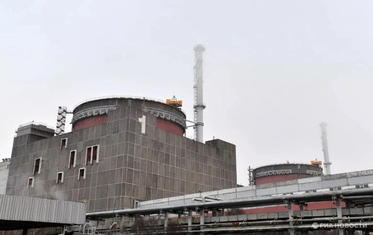 Киев планирует инсценировать удар по связанным с Запорожской АЭС объектам, сообщили РИА Новости в силовых структурах