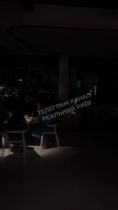 В Киеве начались перебои со светом после накопительного эффекта от ударов по подстанциям и ЛЭПам