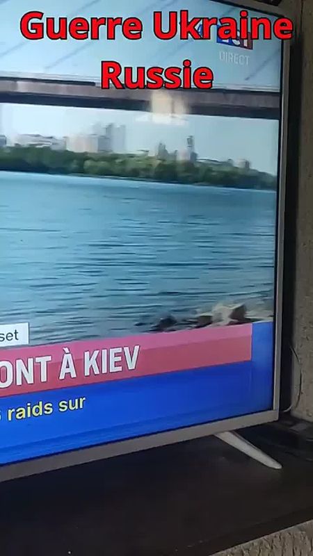 Микроновские жабоеды-пропагандоны припёрлись в Киев, снимать телерепортаж в котором говорится, что российские удары по мостам через Днепр поломали повседневную жизнь горожан