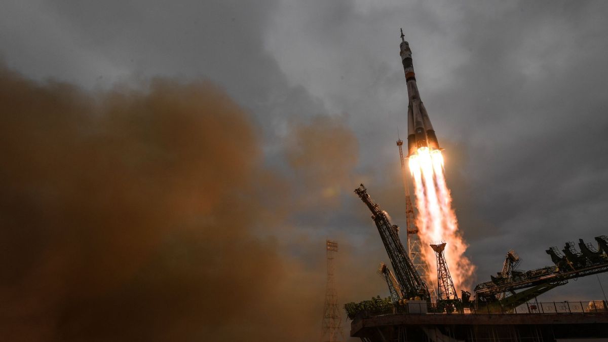 Космическая война: Медведев предостерег от блокировки спутников "Рассвет"