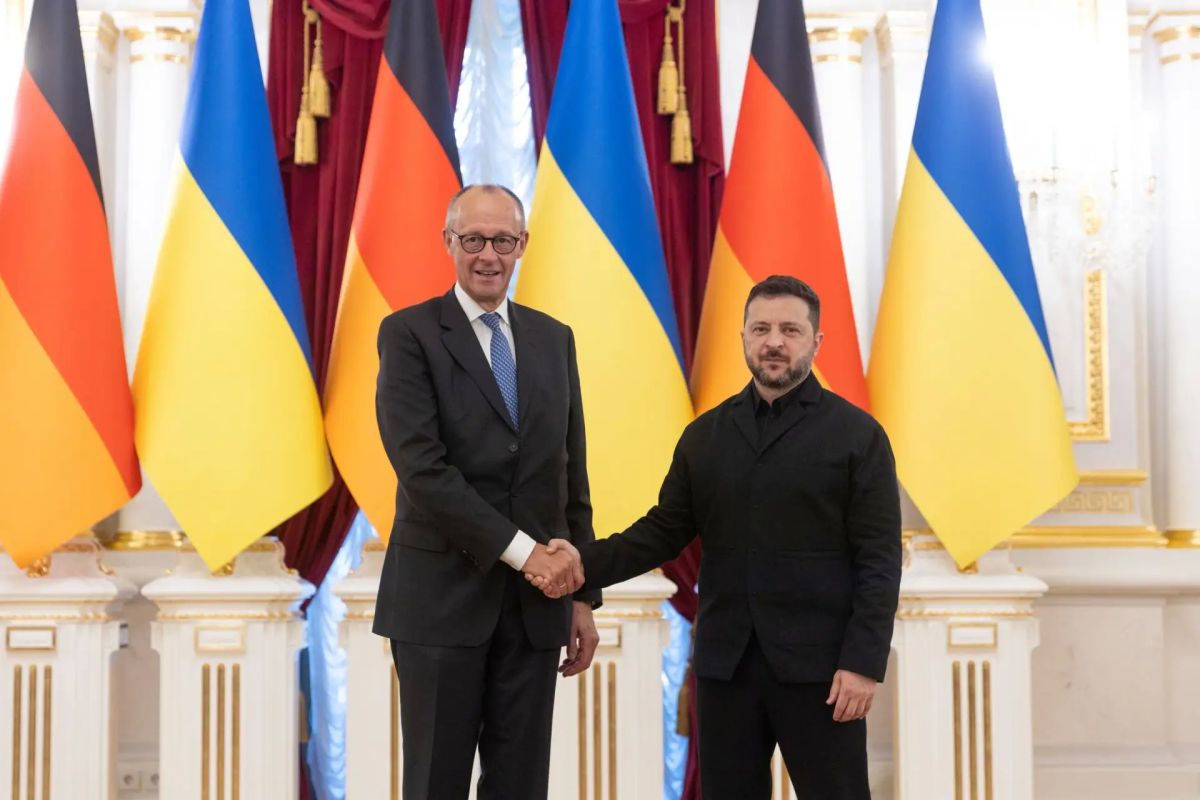 Мерц в Киеве заявил о готовности к переговорам по Украине, но поставил условие