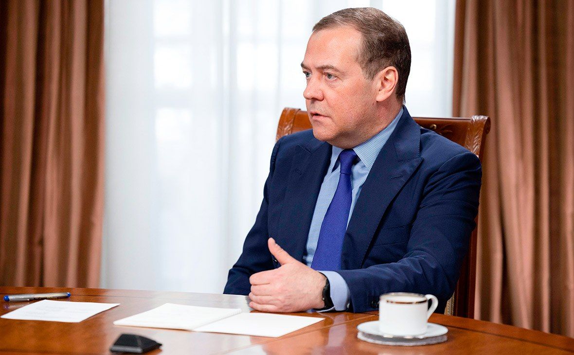 «Это приведет к полноценной космической войне», — Дмитрий Медведев прокомментировал заявление Зеленского о том, что он попросил Трампа заблокировать российский аналог Starlink — систему «Рассвет»