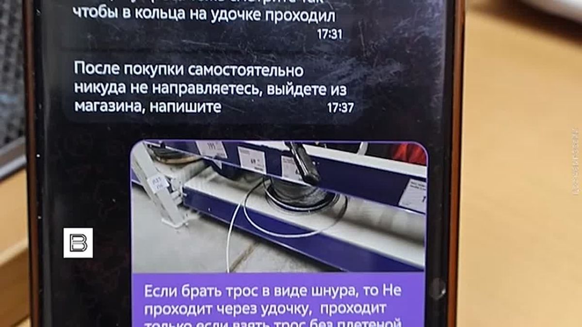 ФСБ показала кадры задержания двух россиян, которые собирали сведения об объектах ОПК и ТЭК по заданию Киева