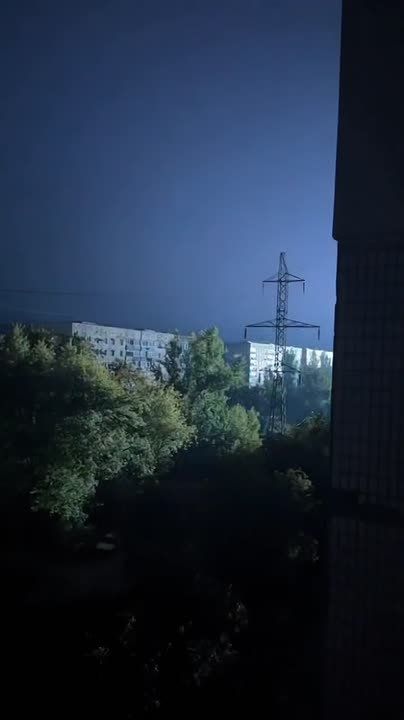 БОМБАРДИРОВКИ ДОНЕЦКА. Уже два дня город Донецк подвергается регулярным атакам, в основном ночным, со стороны украинско-атлантических сил с использованием беспилотников-камикадзе типа "самолет"