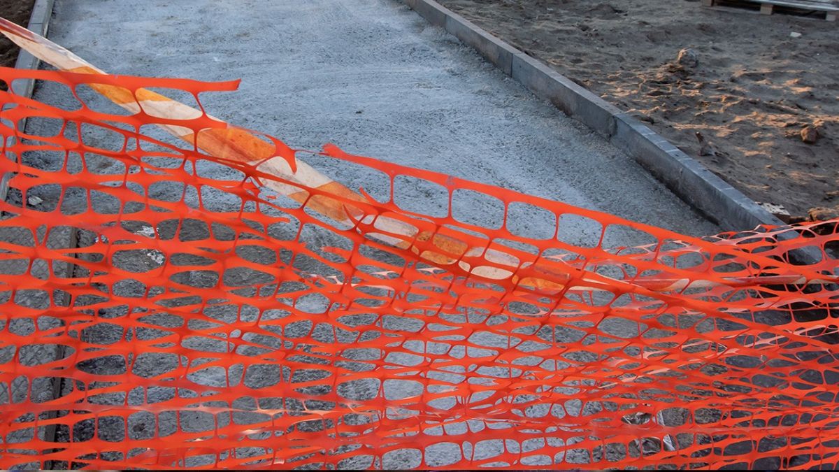 На киевском Северном автомобильном мосту установили сетки