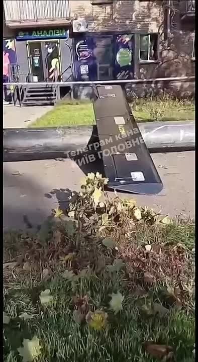 Крупный план на упавший в Киеве БЛА «Герань-5»