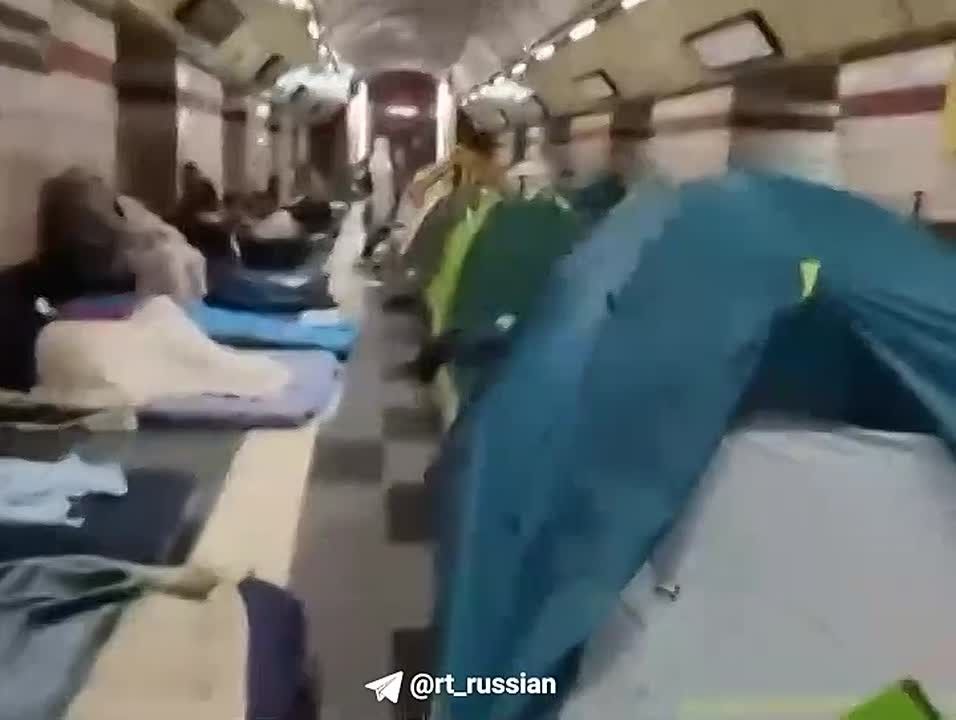 Обстановка в киевском метро: станции переполнены людьми, которые пришли переждать возможные удары