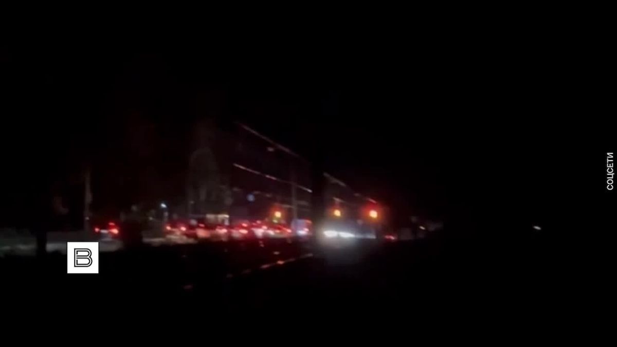 Тотальный блэкаут наступил в Киеве, где ввели экстренные отключения электричества, передают украинские СМИ