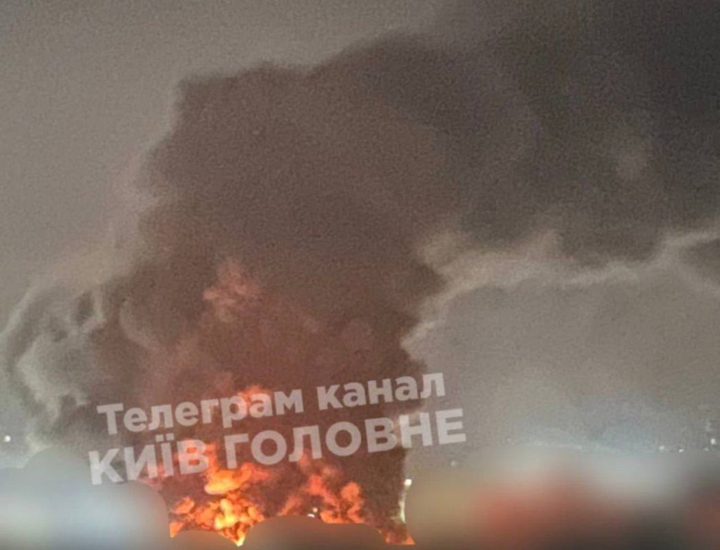 Что по ударам за ночь:. Сначала фиксировали несколько волн ударов баллистикой по Киеву и Днепропетровску, затем был пуск "Калибров" по Днепропетровску и Кременчугу;