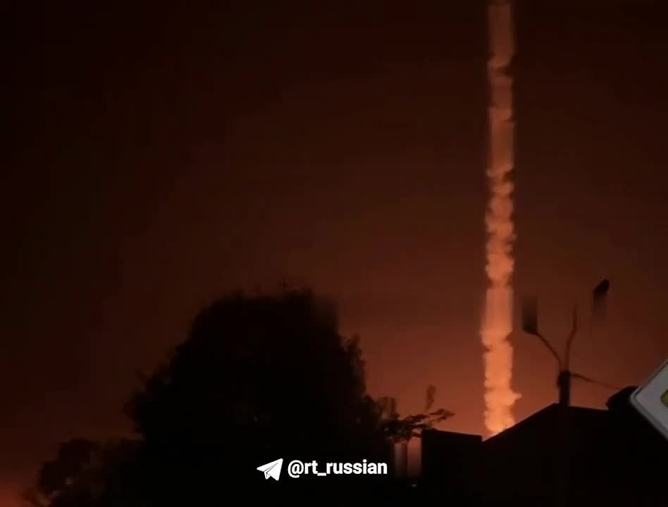 Момент одного из ночных прилётов по целям в Днепропетровске
