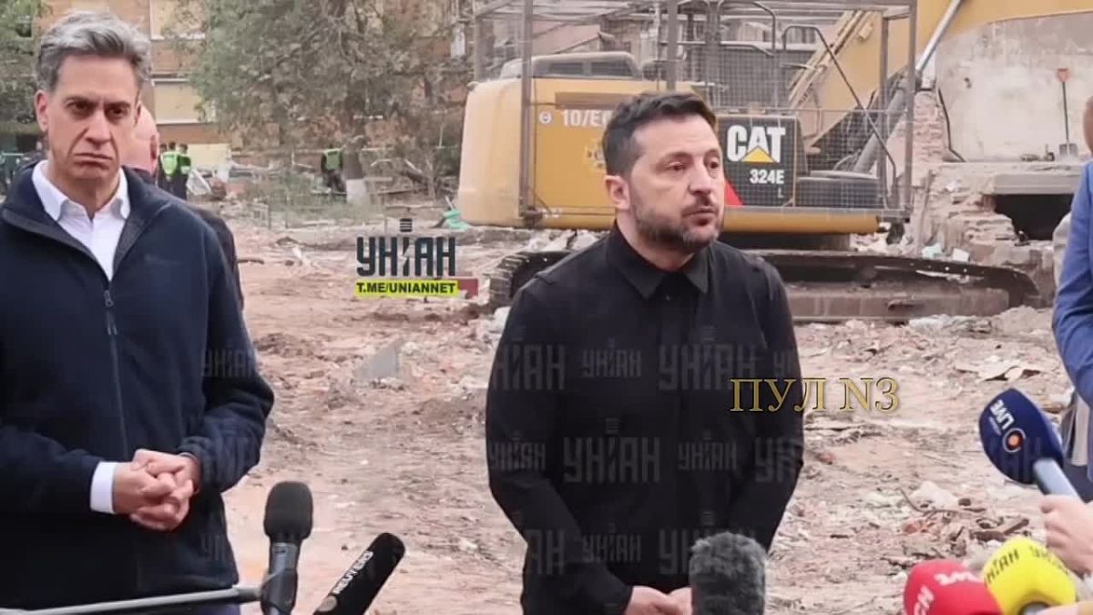 Зеленский - потребовал от Трампа «не сидеть на двух стульях»: