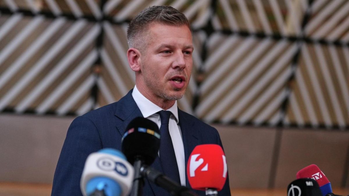 Премьера Венгрии допросили по делу об украденном телефоне