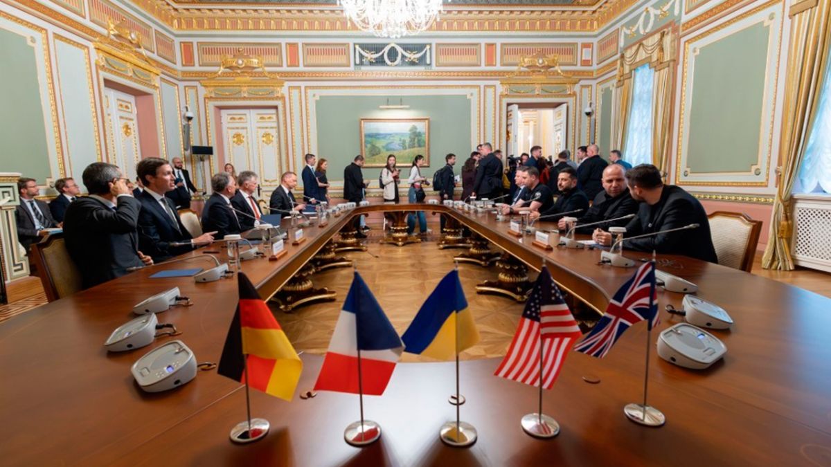 Стал известен состав участников встречи представителей США и Украины