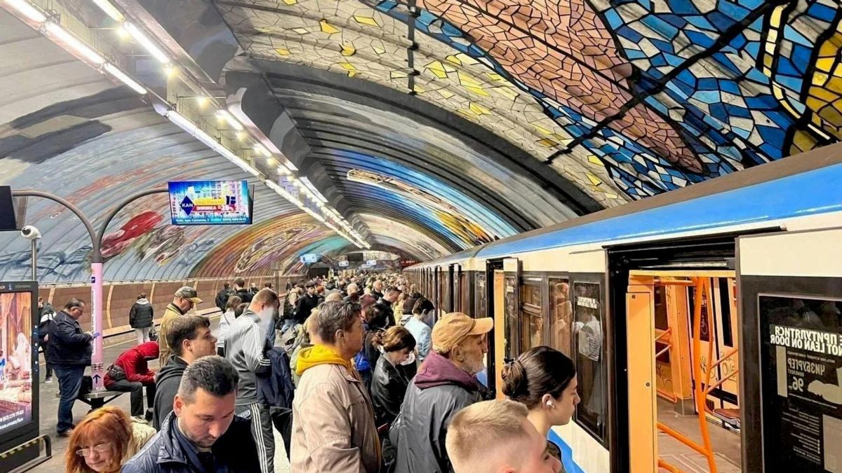 Обесточенное метро и блэкаут: Киев переходит в режим выживания